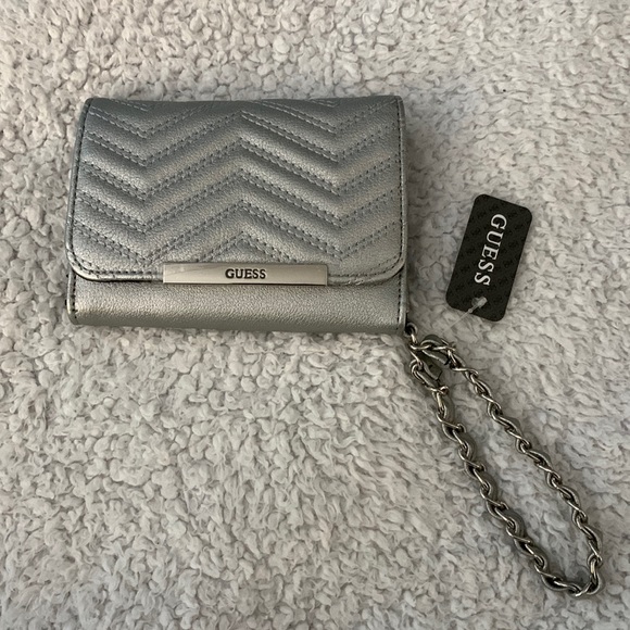 Guess Silver / Grey Leather Chevron Wristlet - Picture 4 of 17